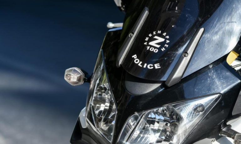 Θεσσαλονίκη: 16χρονοι παραβίασαν θυρίδες εταιρείας κούριερ και αφαίρεσαν ένα ζευγάρι παπούτσια