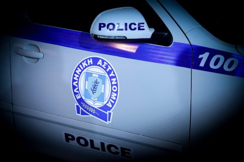 Πτολεμαΐδα: Τενίστες ντυμένοι Άγιοι Βασίληδες διασκεδάζουν στο κέντρο της πόλης