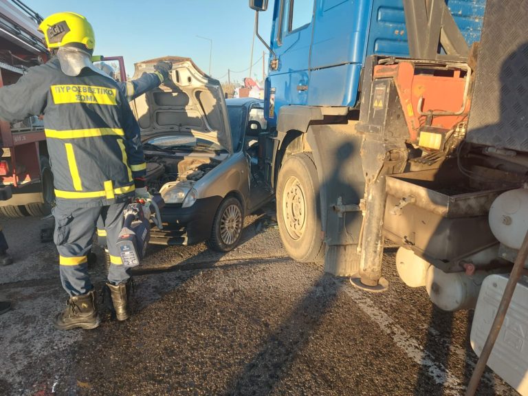Σοβαρό τροχαίο στην Ε.Ο Καλαμάτας – Μεσσήνης:  Στον νοσοκομείο δύο άτομα που απεγκλωβίστηκαν από την Πυροσβεστική