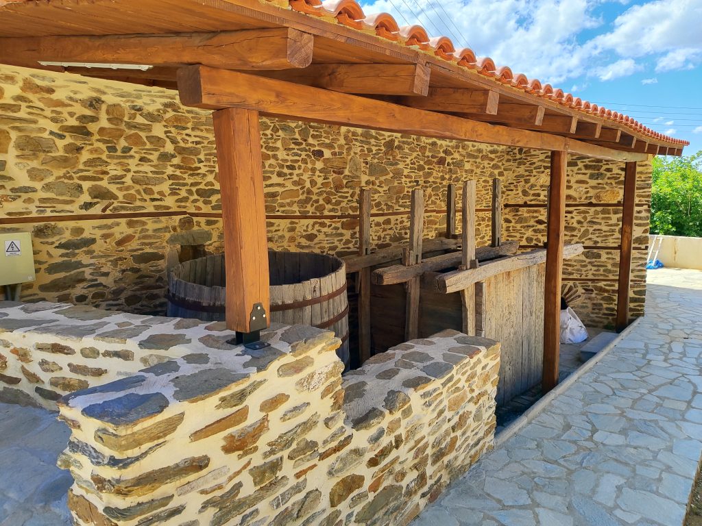 Ο Δήμος Πολυγύρου παρέλαβε το «Κοτσιανέικο» και διεκδικεί τη μετατροπή του σε σύγχρονο λαογραφικό μουσείο