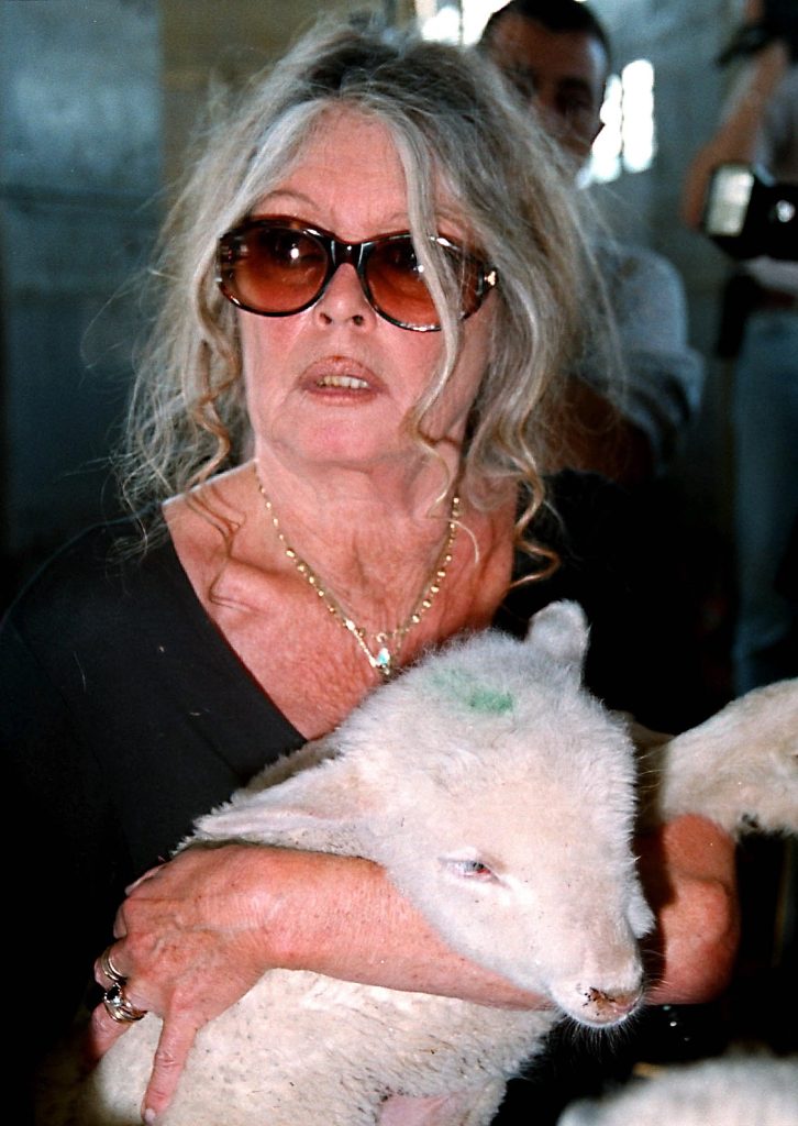 Ένας άγγελος για τα ζώα: H PETA αποχαιρετά την Μπριζίτ Μπαρντό