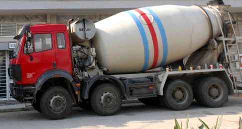 Στα δύο κόβεται η Ελλάδα με αποκλεισμούς και παρακαμπτήριων: Οι αγρότες έκλεισαν επ’ αόριστον την Εθνική Αντιρρίου – Ιωαννίνων