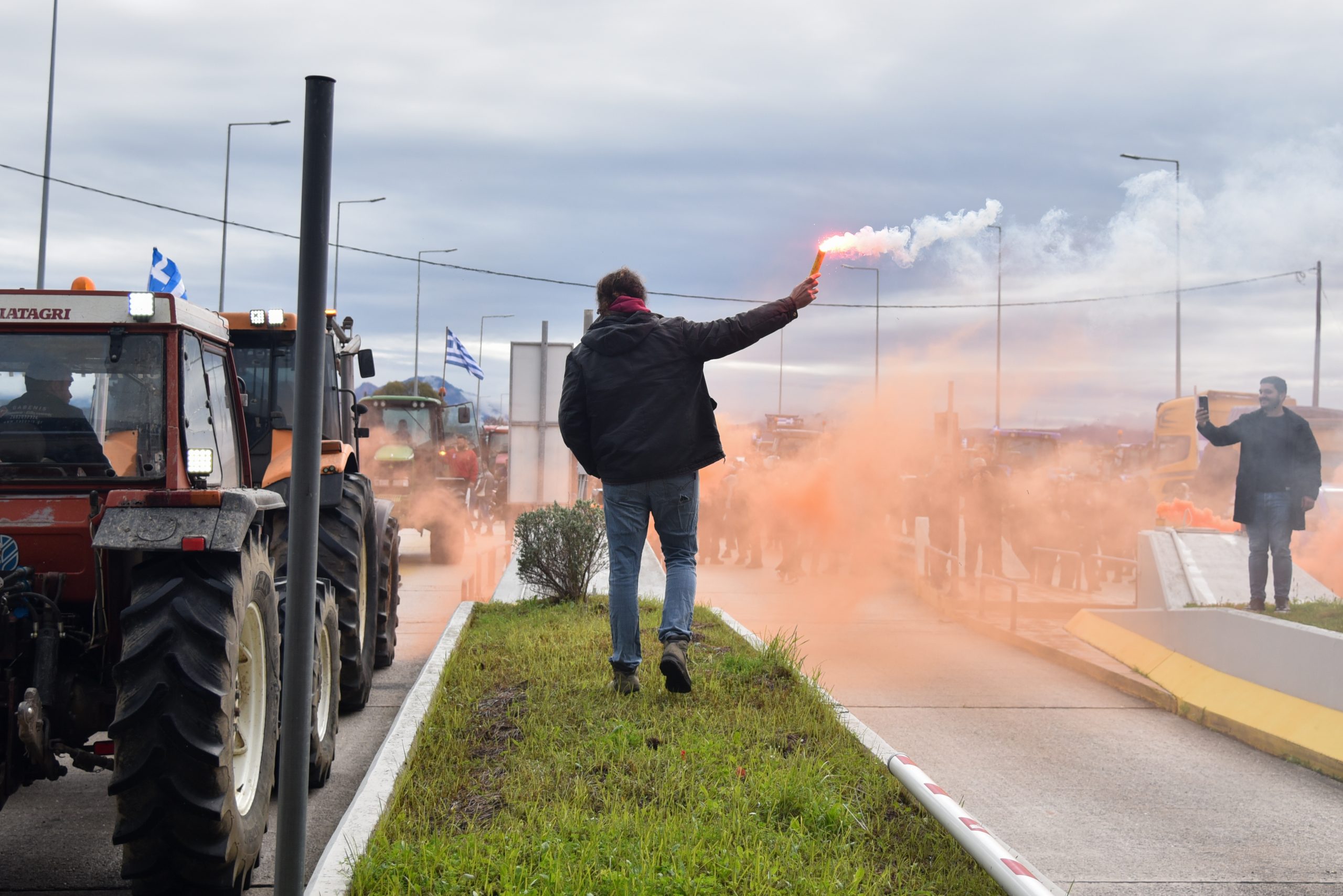 ΜΠΛΟΚΟ ΑΓΡΟΤΩΝ ΣΤΑ ΔΙΟΔΙΑ ΑΚΤΙΟΥ (ΓΙΩΡΓΟΣ ΕΥΣΤΑΘΙΟΥ/EUROKINISSI)