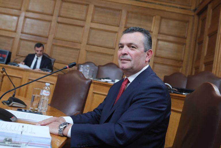 Πηγές ΣΥΡΙΖΑ: O Μπουκώρος καλύπτει το Μέγαρο Μαξίμου – Όποια πέτρα και να σηκώσεις, θα βρεις από κάτω κάποιον «γαλάζιο»