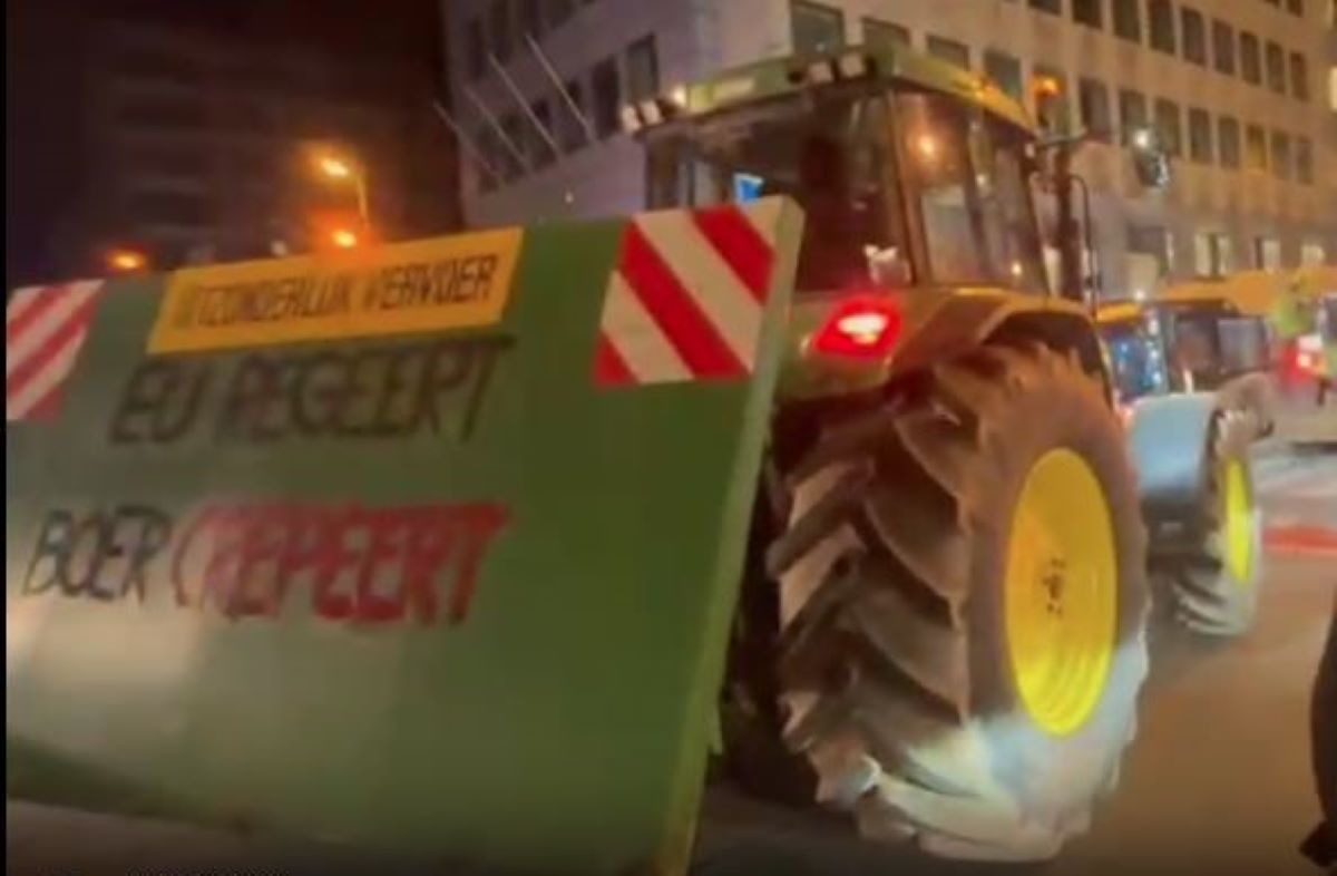 Μπλόκο αγροτών στις Βρυξέλλες – Εκατοντάδες τρακτέρ μπροστά από το Ευρωπαϊκό Συμβούλιο