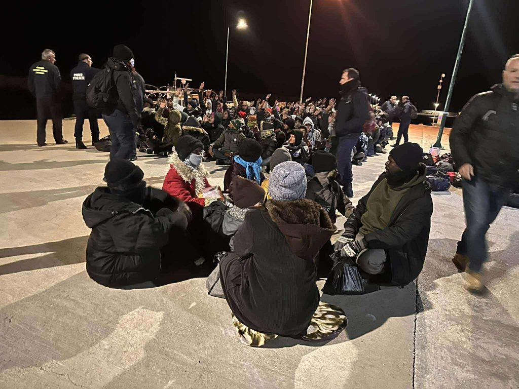 Χανιά: Διάσωση 361 μεταναστών νότια της Γαύδου – Μεταφέρονται στο λιμάνι της Παλαιόχωρας