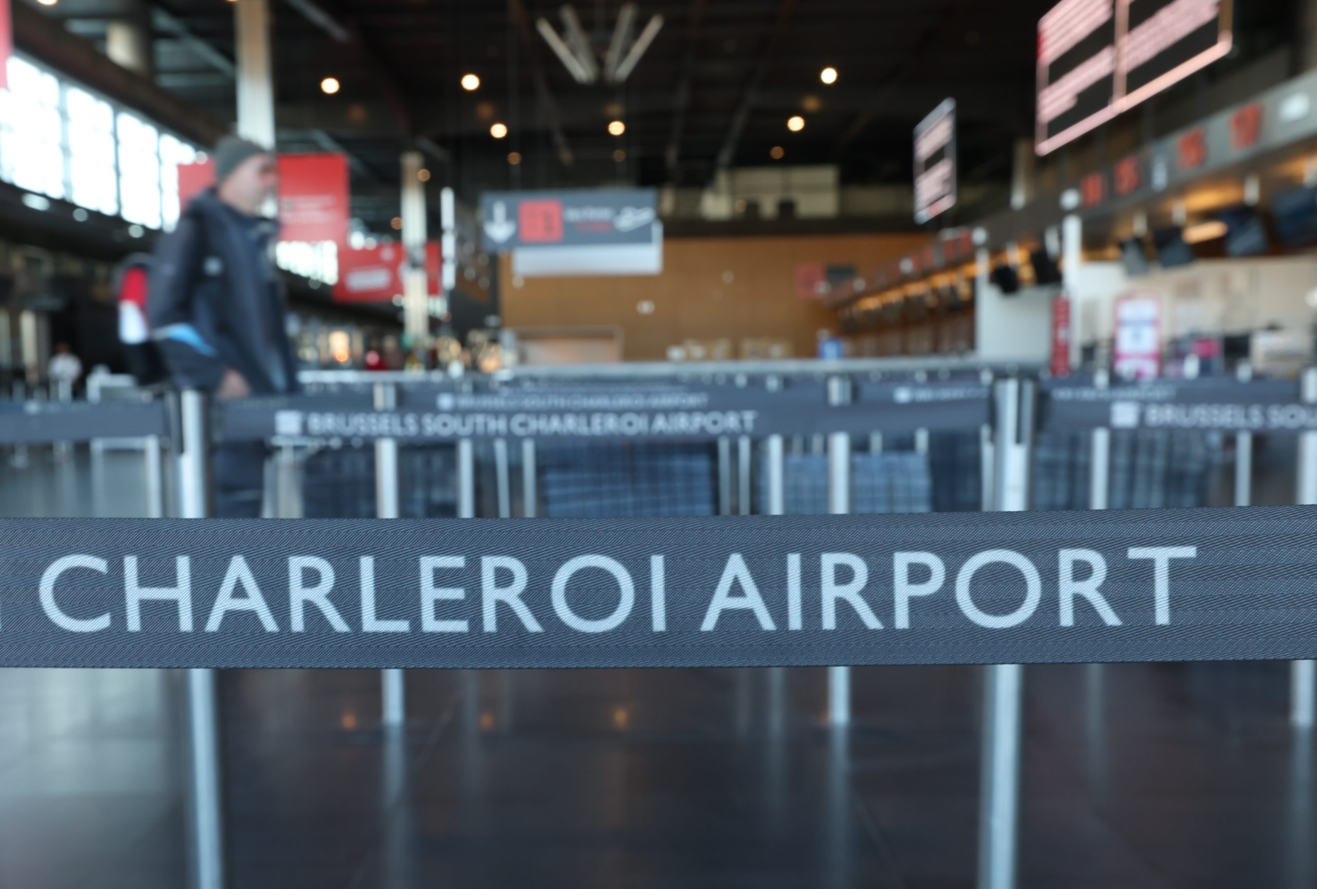 Ακριβαίνει το φθηνό βελγικό αεροδρόμιο του Σαρλερουά – Φόρος επιβατών ύψους τριών ευρώ ανά άτομο