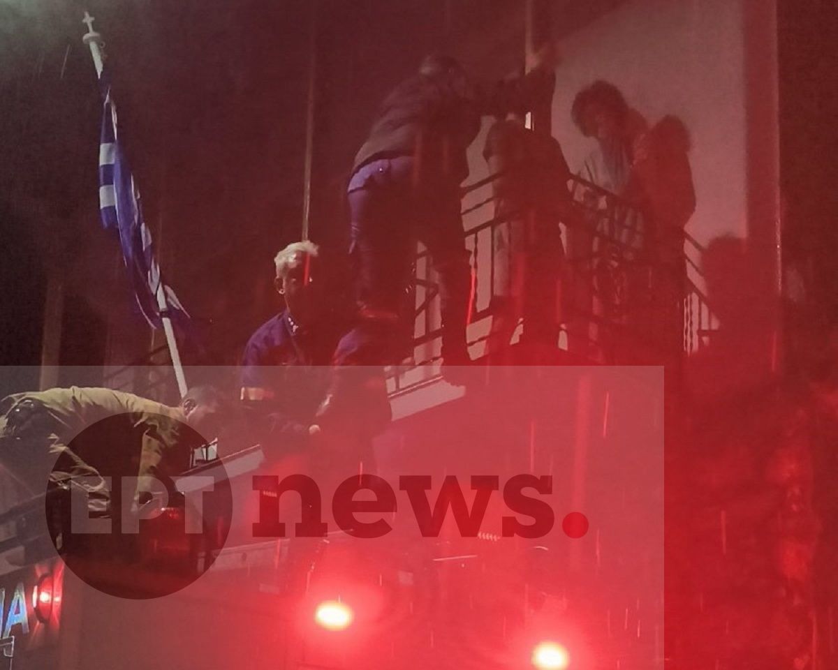 Aπεγκλωβισμός μητέρας και γιού από φλεγόμενο σπίτι στην Χίο