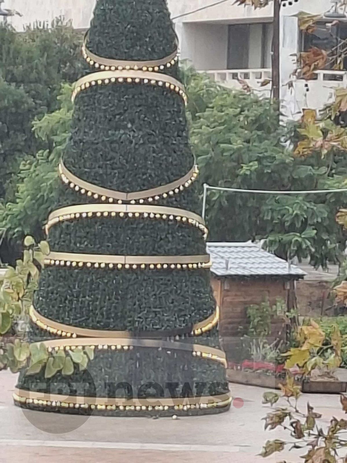 Χίος: Συνελήφθη 23χρονος κατηγορούμενος για εμπρησμό στο Χριστουγεννιάτικο δέντρο του Δήμου