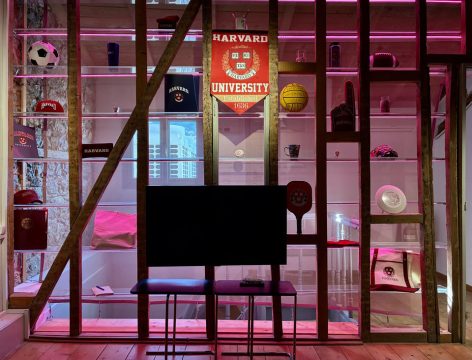 Πτολεμαΐδα: Τενίστες ντυμένοι Άγιοι Βασίληδες διασκεδάζουν στο κέντρο της πόλης