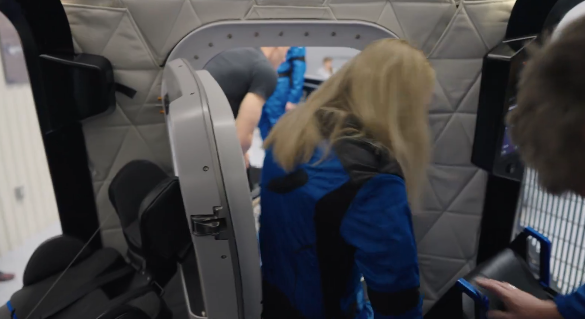 Εμπειρία ζωής: Παραπληγική ταξίδεψε στο διάστημα αφήνοντας στη Γη το αναπηρικό της αμαξίδιο