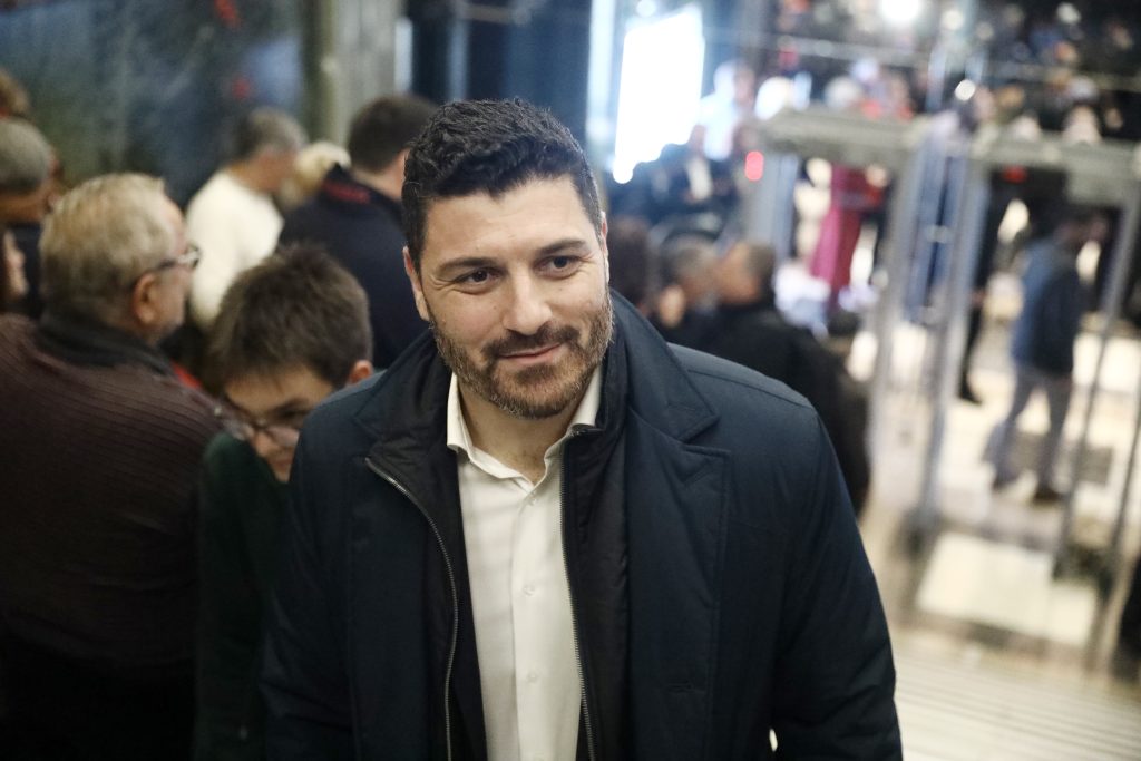 Live η ομιλία του Αλ. Τσίπρα στην επίσημη παρουσίαση του βιβλίου του με τίτλο «Ιθάκη» – «Παρών» στο «Παλλάς» ο νυν και ο πρώην ΣΥΡΙΖΑ