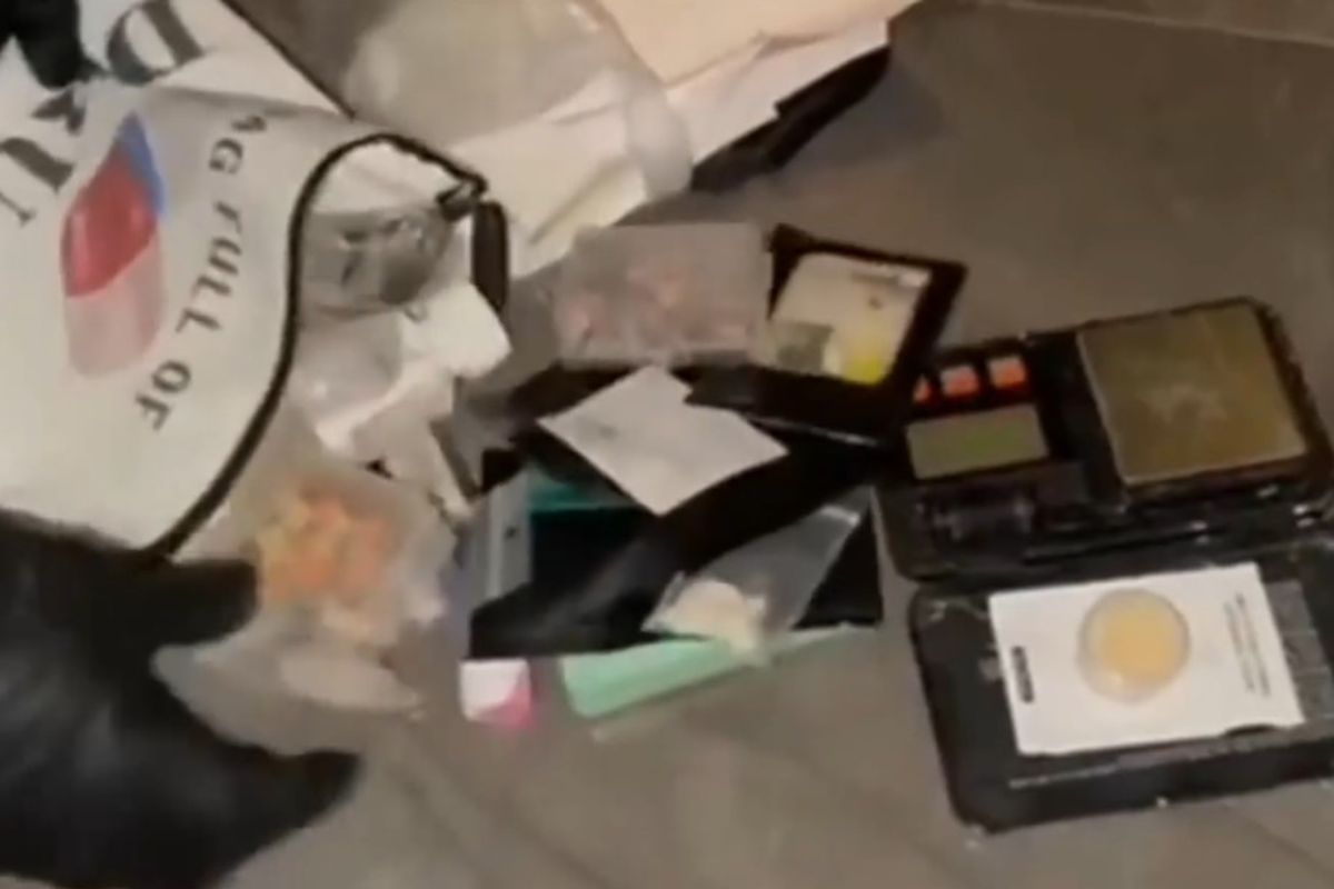 Αποθήκη ναρκωτικών στο Νέο Κόσμο: 49χρονος dj πουλούσε κοκαΐνη, αμφεταμίνη και αναβολικά – Τι έγραφε ο «τιμοκατάλογος» του συλληφθέντα