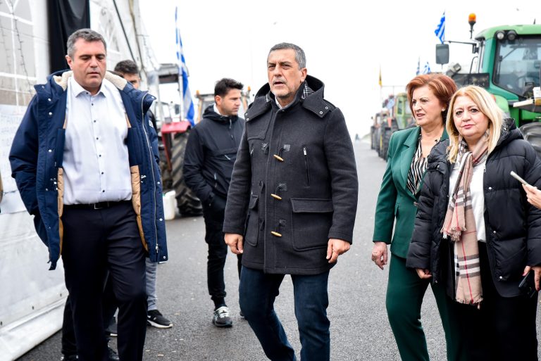 Στο μπλόκο των αγροτών στον Ε65 ο Δ. Κουρέτας