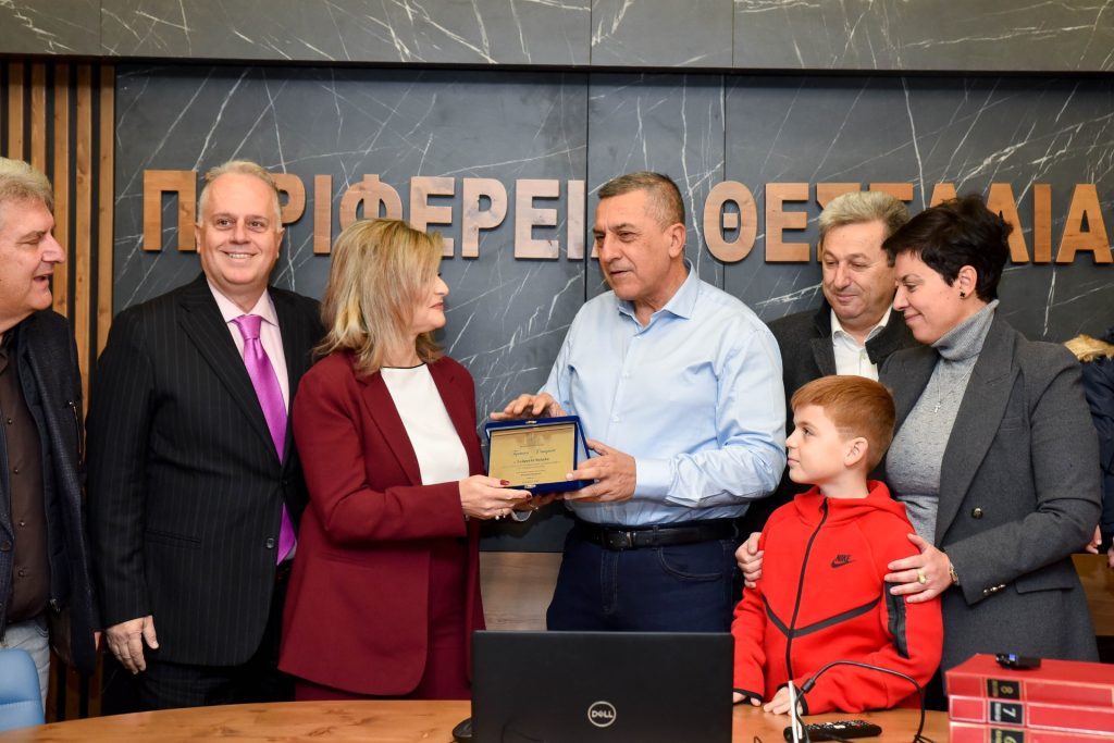 Περιφέρεια Θεσσαλίας: Στην υπό σύσταση βιβλιοθήκη της Σκοπέλου θα διατεθεί η δωρεά βιβλίων του Φαρσαλινού Ευ. Σούρλα