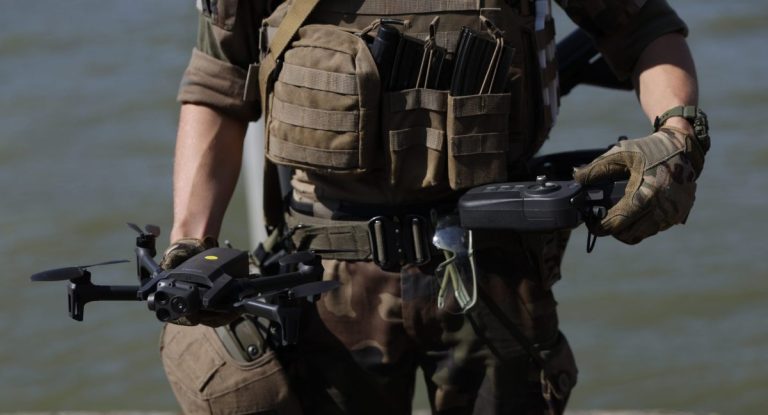 Γαλλία: Ύποπτα drones θεάθηκαν πάνω από βάση των στρατιωτικών υπηρεσιών πληροφοριών