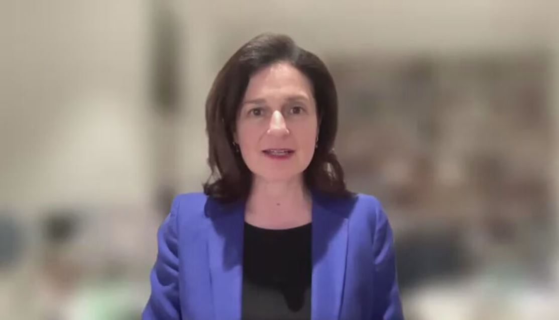 Δρ. Αϊνστάιν στο ΕΡΤNews: «Έτσι θα σώσουμε τους εφήβους μας από τα social media στην Αυστραλία»