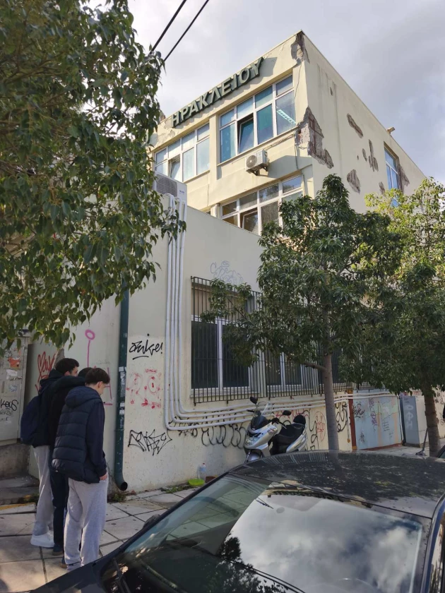 Ηράκλειο: Νέα πτώση σοβάδων στο Εργατικό Κέντρο – Εξώδικο στη ΔΥΠΑ και προσφυγή στον εισαγγελέα