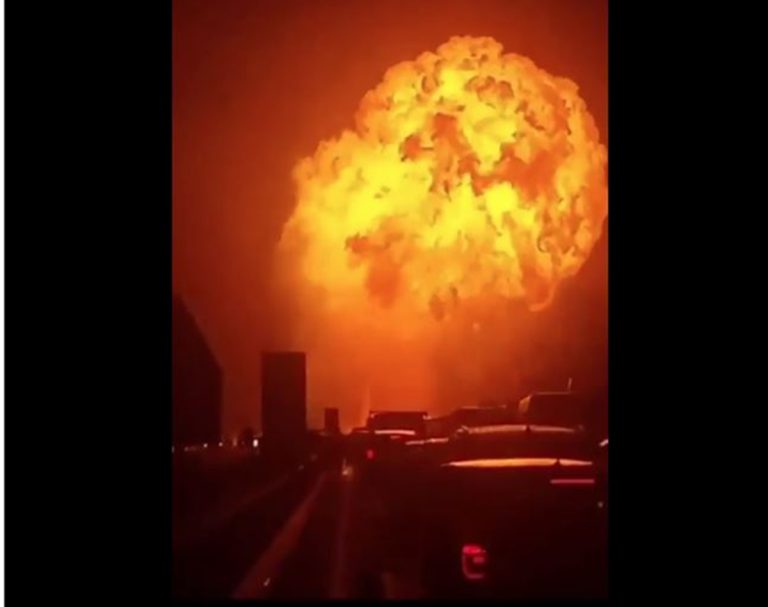 Έκρηξη σε αυτοκινητόδρομο της Ιταλίας: Φορτηγό με αέριο τυλίχθηκε στις φλόγες (βίντεο)