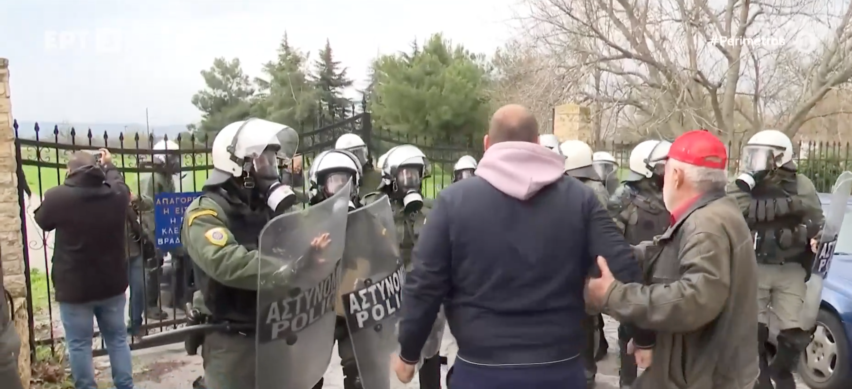 Θεσσαλονίκη: Ένταση και επεισόδια με τους αγρότες στα Πράσινα Φανάρια (live)