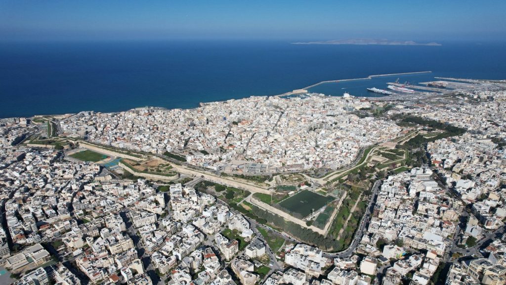 Ηράκλειο: Χριστουγεννιάτικες εκδηλώσεις στα Ενετικά Τείχη με μουσική, εκπαιδευτικά προγράμματα, εκθέσεις και drone