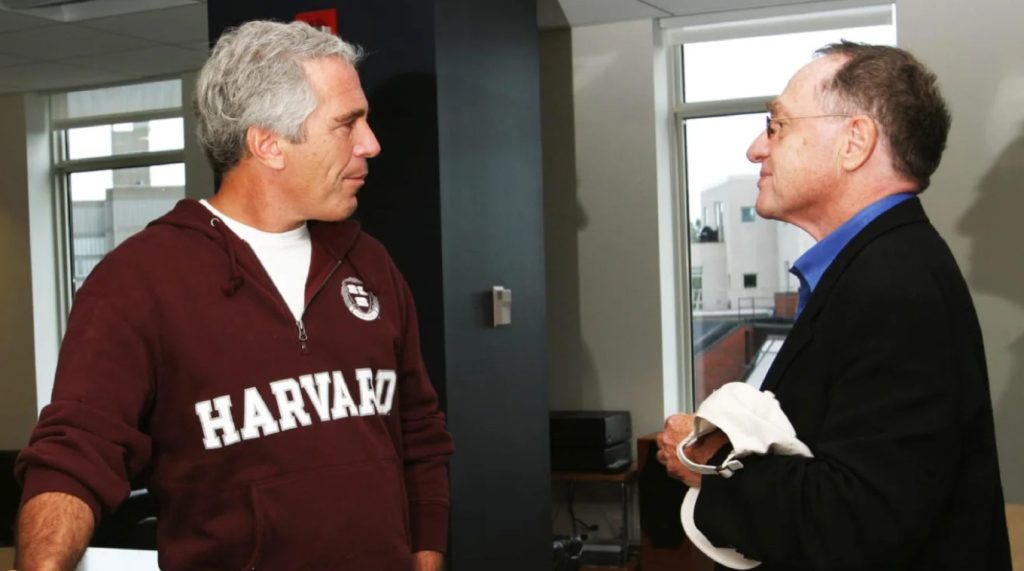 Nέες φωτογραφίες του Έπστιν και των καλεσμένων του: Προφυλακτικά «Τραμπ», Μπιλ Κλίντον, Γούντι Άλεν και πάρτι με γυναίκες