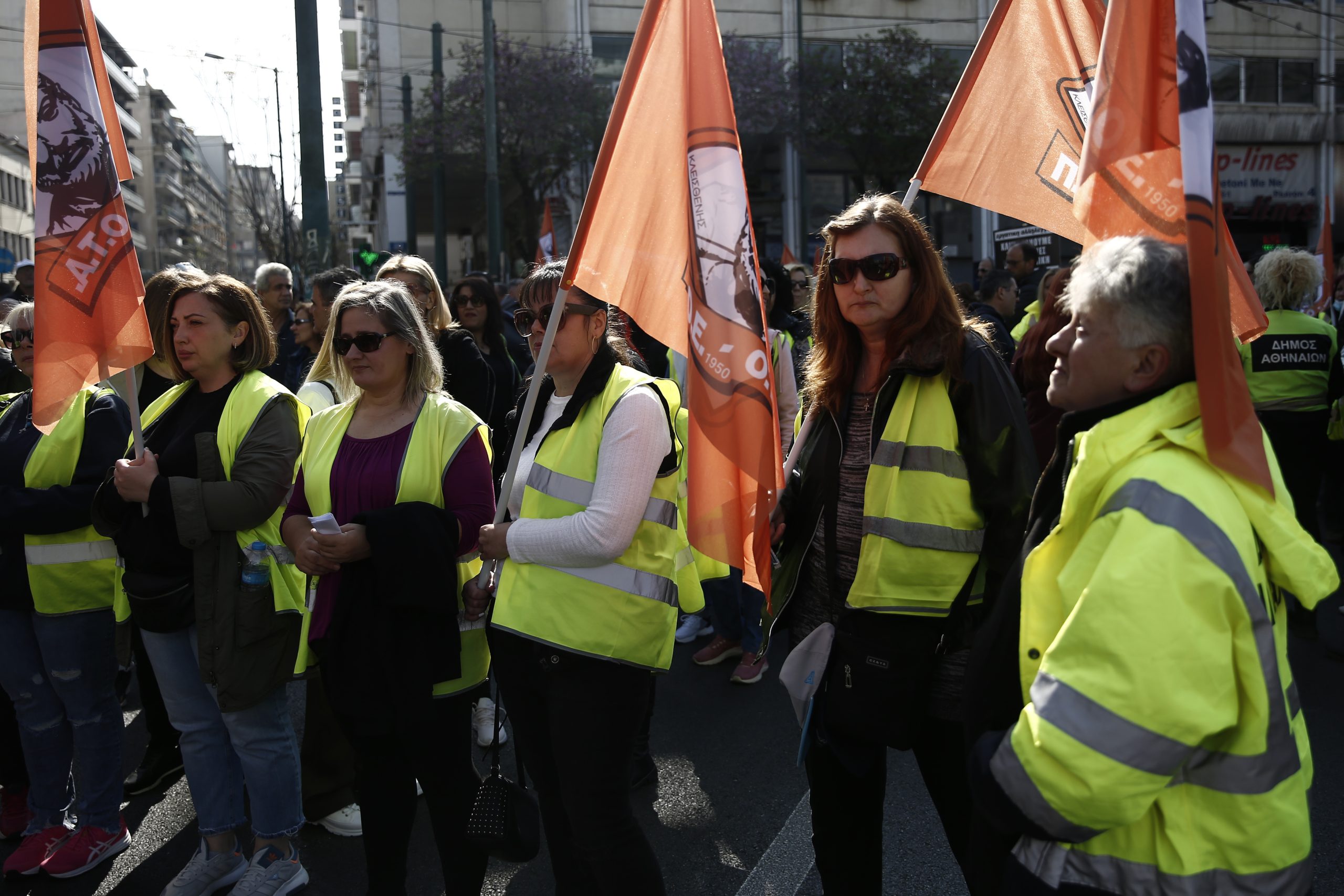 ΠΟΡΕΙΑ ΔΙΑΜΑΡΤΥΡΙΑΣ ΠΟΕ-ΟΤΑ Ποιοι απεργούν αύριο 16 Δεκεμβρίου και τι ισχύει για τα Μέσα Μαζικής Μεταφοράς