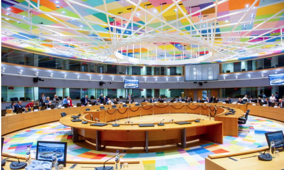 Σφοδρές ευρωπαϊκές αντιδράσεις για την πρόταση Πούτιν να αναλάβει ο Γκέρχαρντ Σρέντερ διαμεσολαβητικό ρόλο ανάμεσα σε Ρωσία και ΕΕ