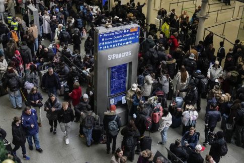 Στο νοσοκομείο του Βόλου μεταφέρθηκε γυναίκα οδηγός μετά από τροχαίο στην Αγριά