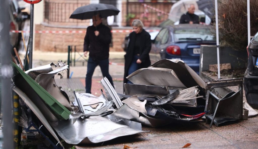 Ισχυρή έκρηξη σε υποκατάστημα τράπεζας τα ξημερώματα στον Εύοσμο Θεσσαλονίκης – Zημιές σε αυτοκίνητα και επιχειρήσεις