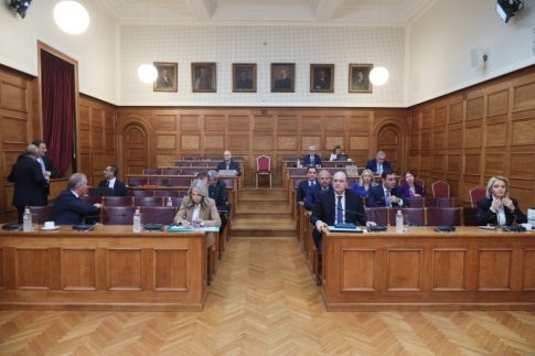 Πρωτοβουλία αλληλεγγύης της ΕΡΤ Πύργου: Εδέσματα και παιχνίδια σε πολύτεκνες οικογένειες