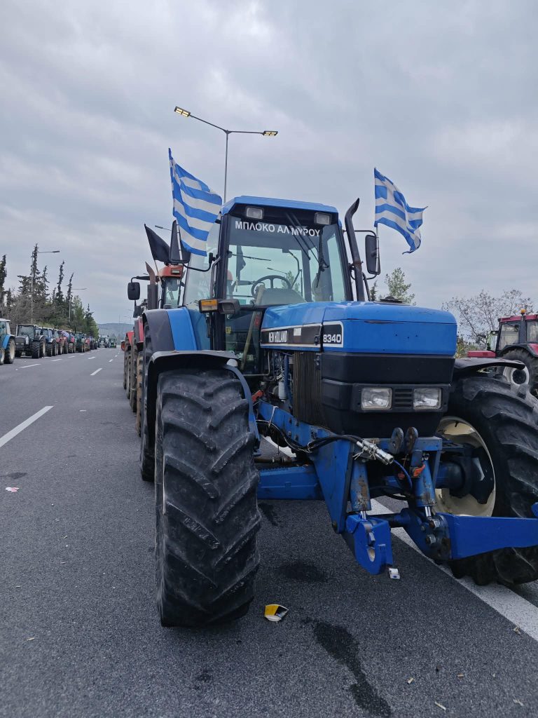 Μπλόκο Μικροθηβών: Καταγγελίες αγροτών για άδειασμα λογαριασμών – Αποφάσεις αύριο στις Σέρρες