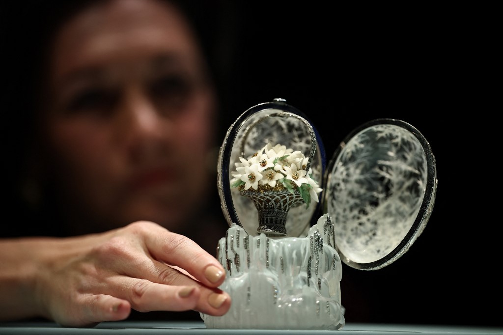 Βρετανία: Το Χειμερινό Αυγό Φαμπερζέ πωλήθηκε σε δημοπρασία στην τιμή ρεκόρ των 26 εκατ. ευρώ