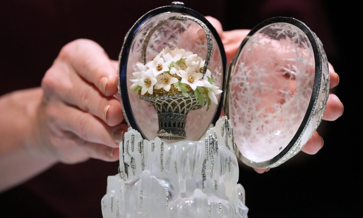 Βρετανία: Το Χειμερινό Αυγό Φαμπερζέ πωλήθηκε σε δημοπρασία στην τιμή ρεκόρ των 26 εκατ. ευρώ