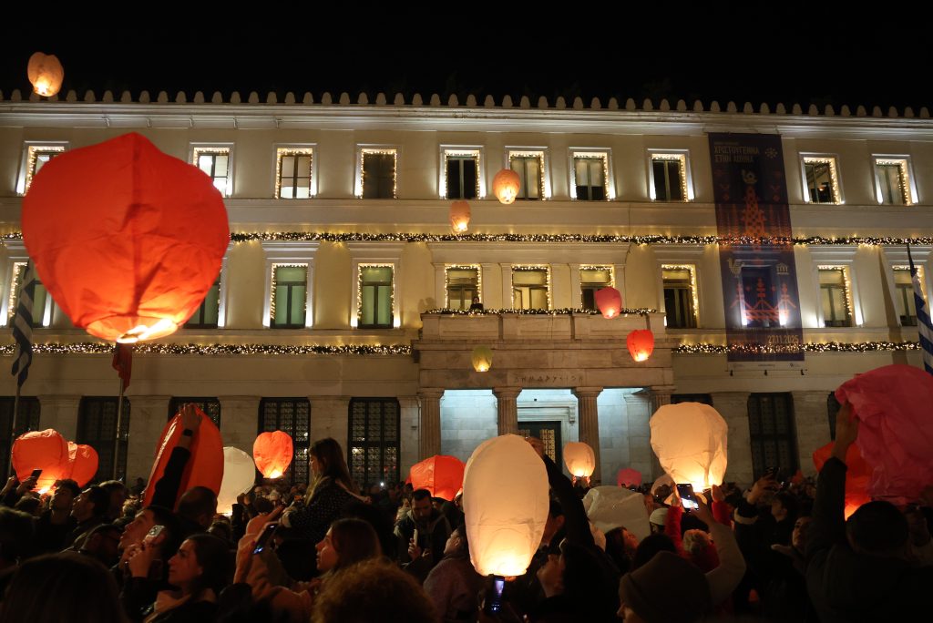 Στον ουρανό της Αθήνας 3.000 φαναράκια για τη «Νύχτα των Ευχών»