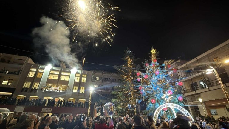 Δήμος Φαρσάλων: Πρεμιέρα Χριστουγεννιάτικων εκδηλώσεων με τη φωταγώγηση του δέντρου
