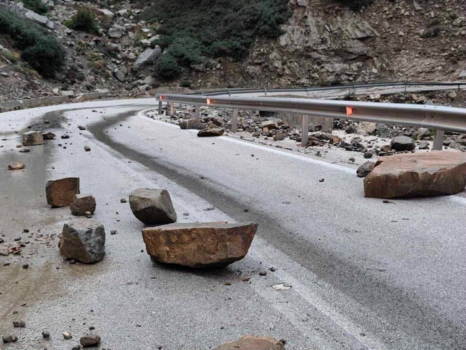 Κάρπαθος:Κατολίσθηση στο δρόμο Σπόα–Όλυμπος λόγω βροχοπτώσεων