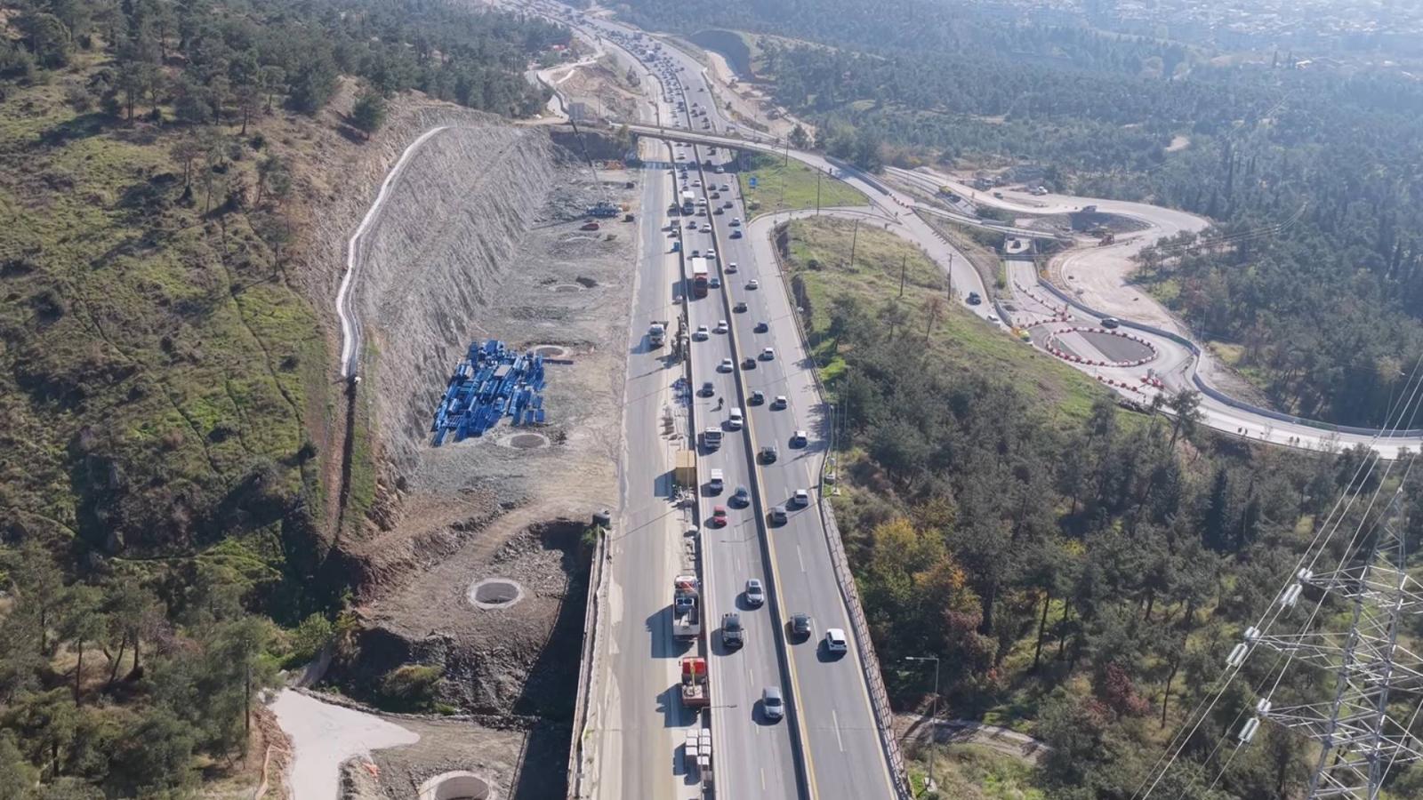 Συνεχίζονται οι εργασίες τοποθέτησης στηθαίων ασφαλείας στην Περιφερειακή Οδό Θεσσαλονίκης