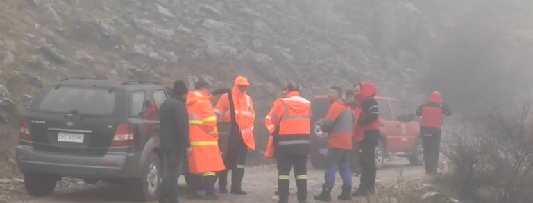 Σχεδόν αγκαλιασμένοι εντοπίστηκαν οι τέσσερις ορειβάτες που χτυπήθηκαν από χιονοστιβάδα στα Βαρδούσια – Το χρονικό της τραγωδίας