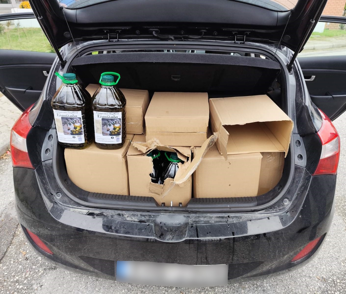 Κιλκίς: Μετέφερε με το αυτοκίνητό του 300 λίτρα λαδιού – Σκόπευε να τα διαθέσει ως «Εξαιρετικό Παρθένο Ελαιόλαδο»