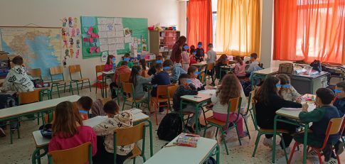 Μαθητές έψαλαν τα κάλαντα στον Μητροπολίτη Δημητριάδος