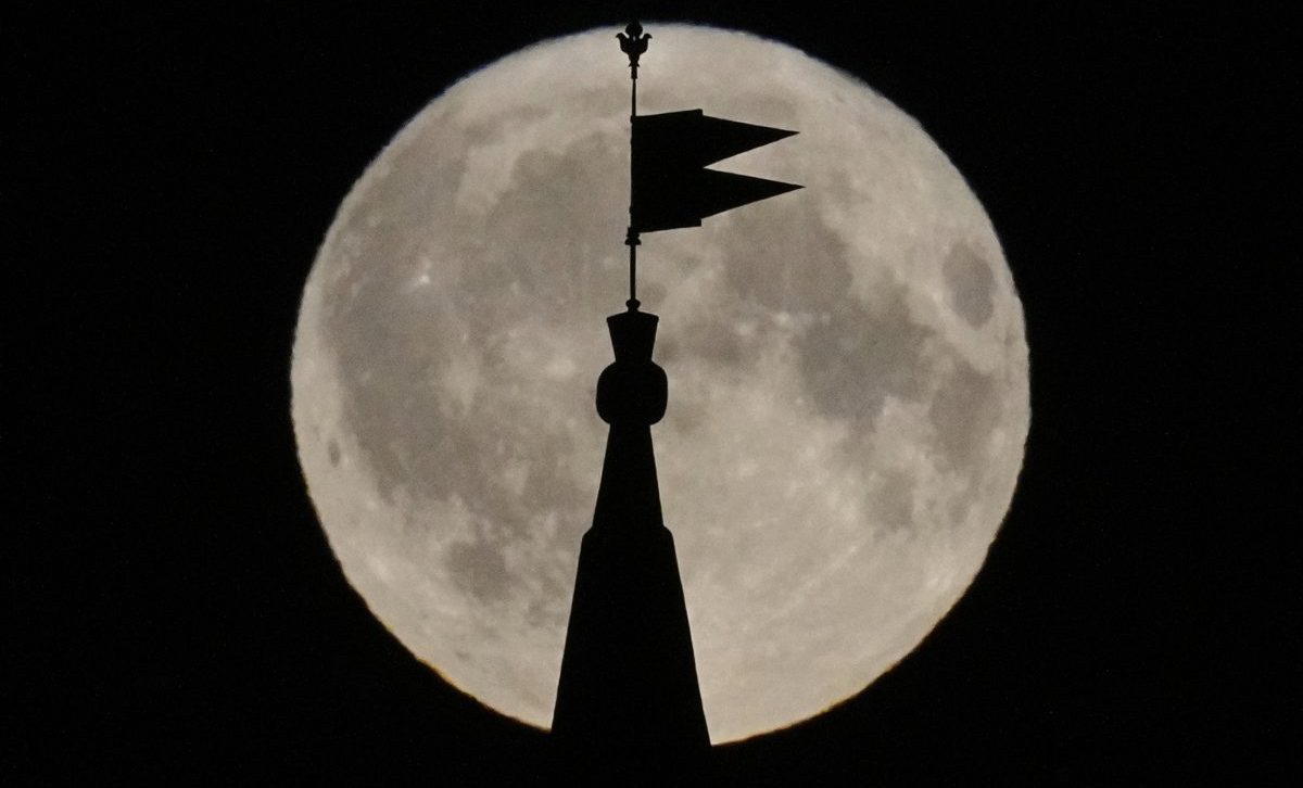 Η Ρωσία σχεδιάζει να κατασκευάσει πυρηνικό σταθμό στη Σελήνη μέσα σε μια δεκαετία