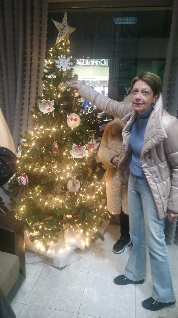 Γιορτινό χρώμα και φως στη Μονάδα Αντιμετώπισης Νόσου Αλτσχάιμερ Βόλου