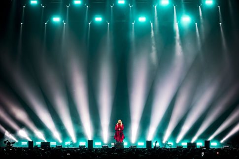 Ο Πινόκιο ανεβαίνει στη σκηνή και προσκαλεί τα παιδιά σε μια γιορτινή θεατρική εμπειρία