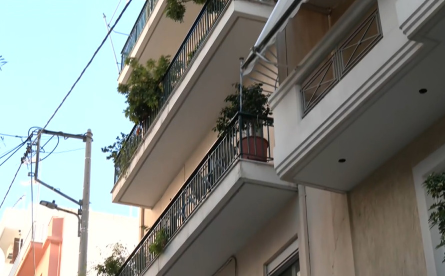 Γκύζη: Άνδρας μαχαίρωσε τη σύζυγό του στον λαιμό και έπεσε από την ταράτσα – Βρέθηκε ιδιόχειρο σημείωμα