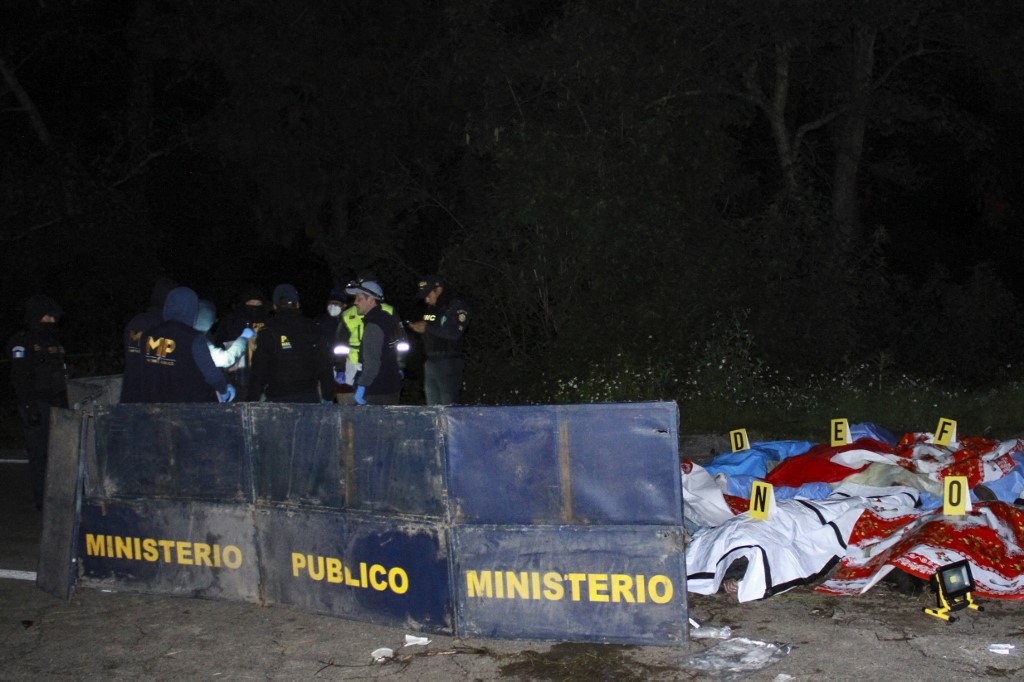 Γουατεμάλα: Τουλάχιστον 15 νεκροί από πτώση λεωφορείου σε φαράγγι