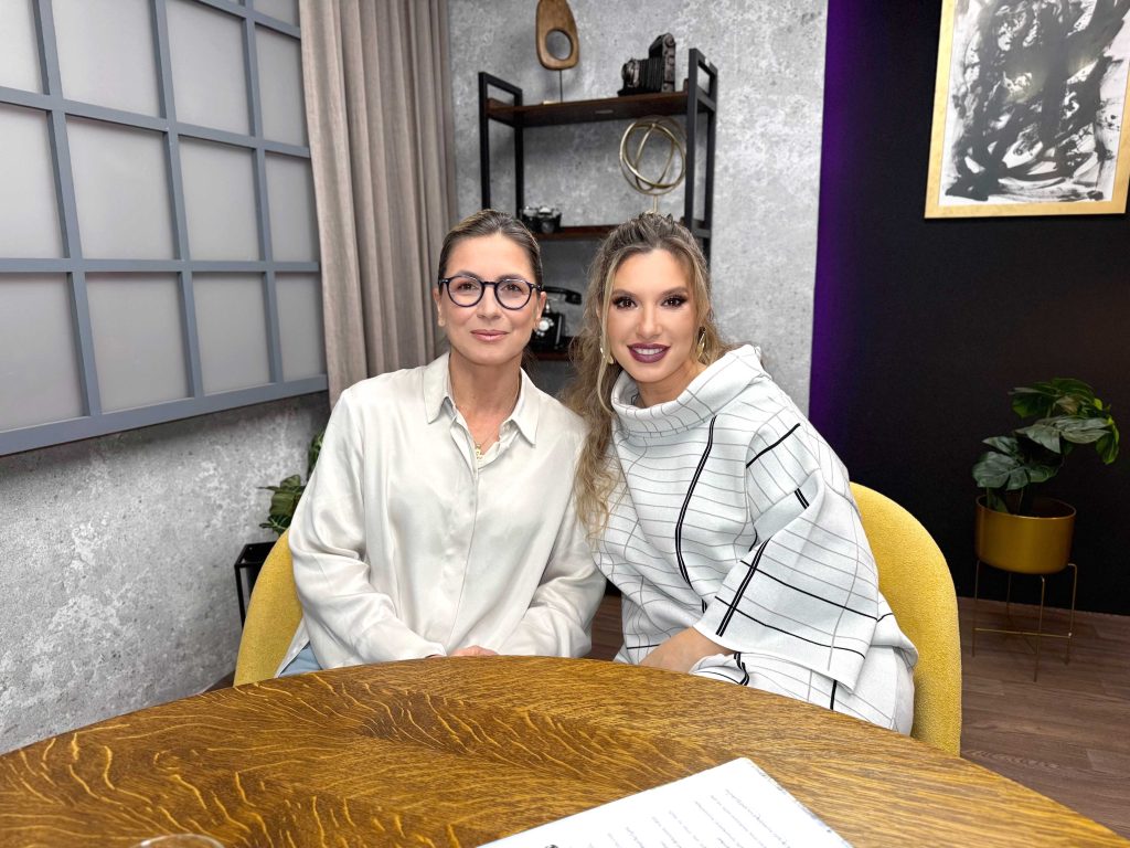 ΕΡΤ1: «Μαμά-δες» – Το Σάββατο 20 Δεκεμβρίου 2025, παρουσιάστρια η Σύλβια Δεληκούρα – Καλεσμένες η Φωτεινή Αθερίδου και η Μαριλού Κατσαφάδου