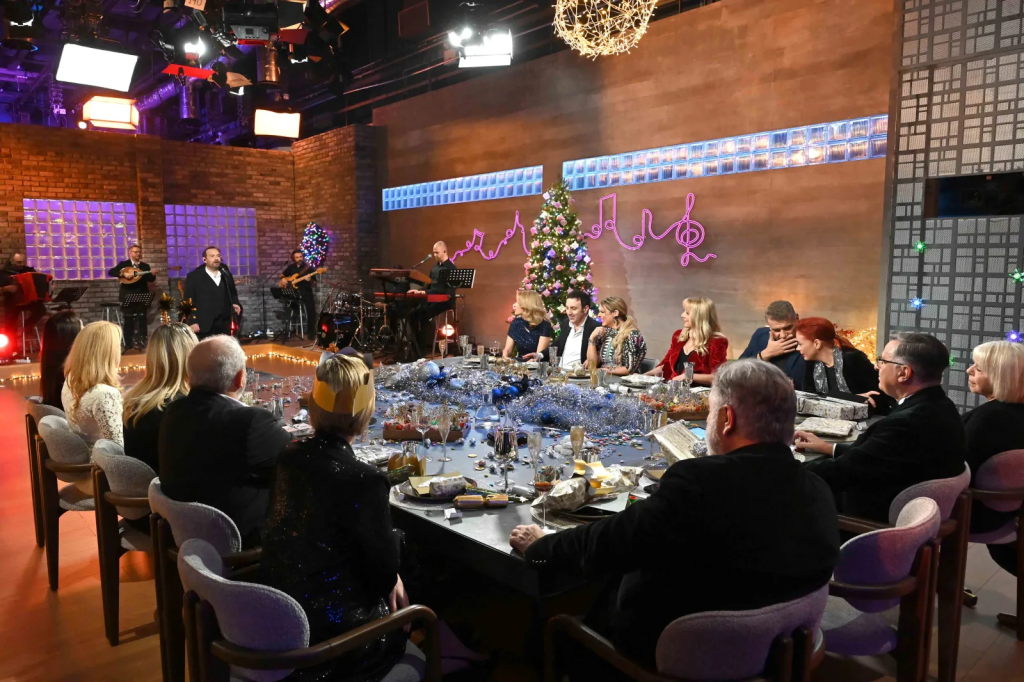 Μια λαμπερή παραμονή Πρωτοχρονιάς με την #ΠΑΡΕΑ και τον Γιώργο Κουβαρά στην ΕΡΤ1