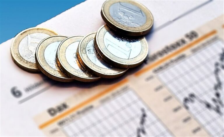 Έκθεση της ΤτΕ καταγράφει ισχυρή πιστωτική επέκταση το 2025 με πτώση επιτοκίων και άνοδο καταθέσεων