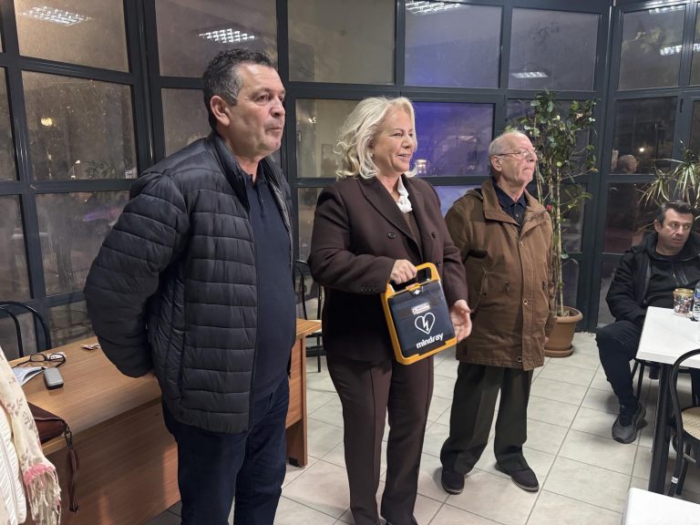 Παράδοση απινιδωτή στον εξωραϊστικό Σύλλογο Νέων Παγασών «Αργοναύται»